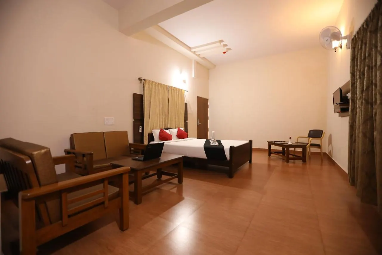 Townhouse J K Golden Embassy Hotel Maiçor