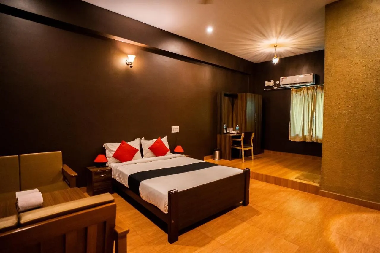 Townhouse J K Golden Embassy Hotel Maiçor
