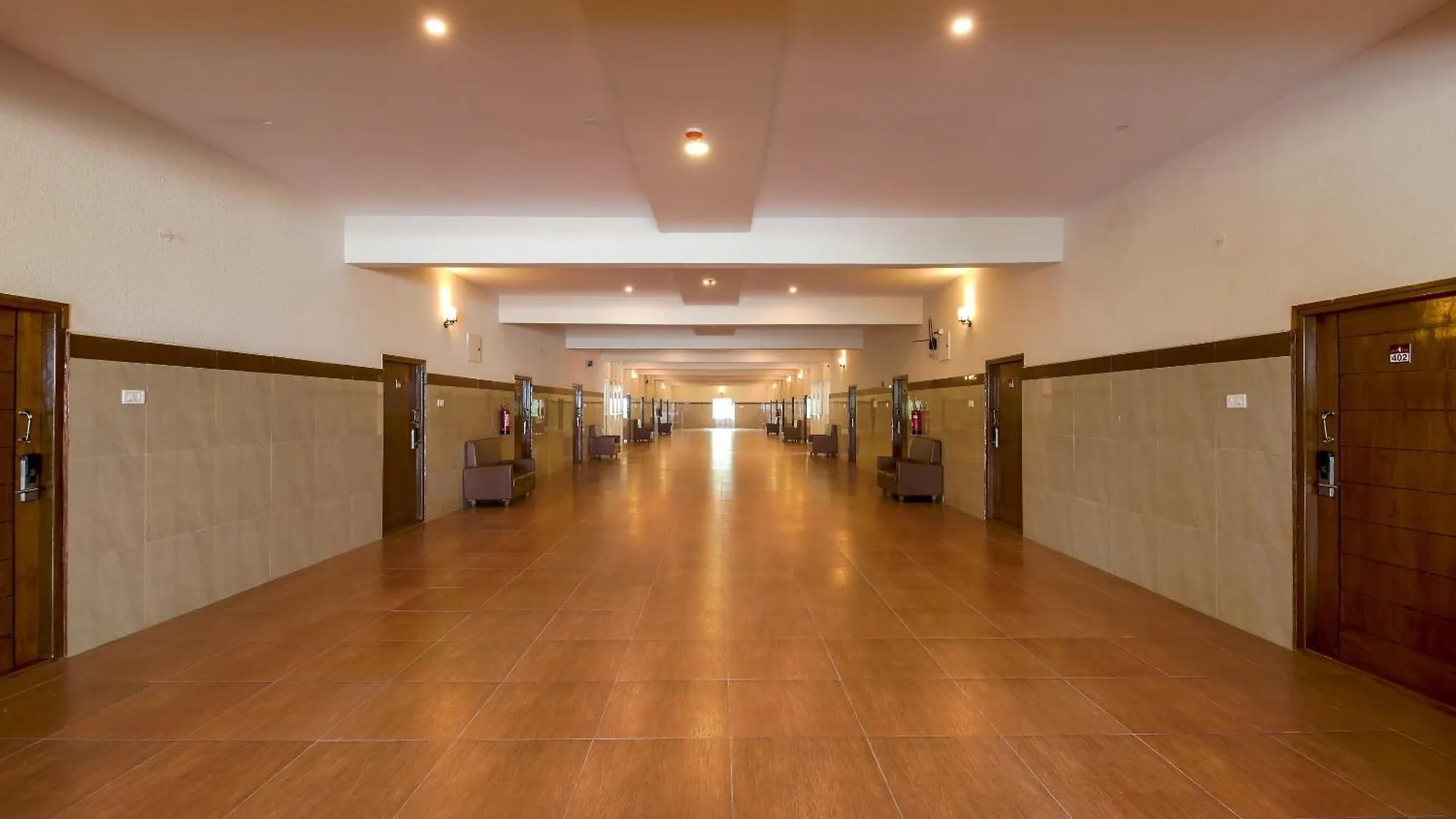***  Townhouse J K Golden Embassy Hotel Maiçor Índia